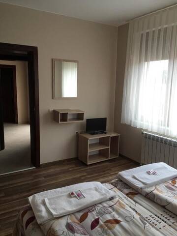 Фото номера Коттедж с 6 спальнями Дома для отпуска Twins Holiday Home г. Доспат 8
