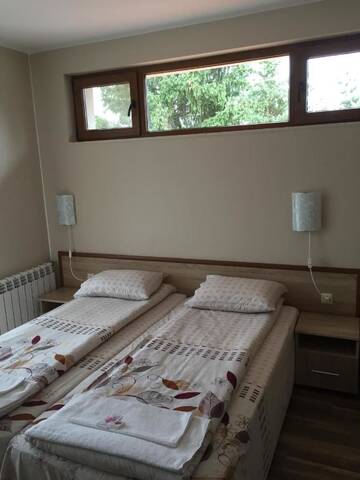 Фото номера Коттедж с 6 спальнями Дома для отпуска Twins Holiday Home г. Доспат 18