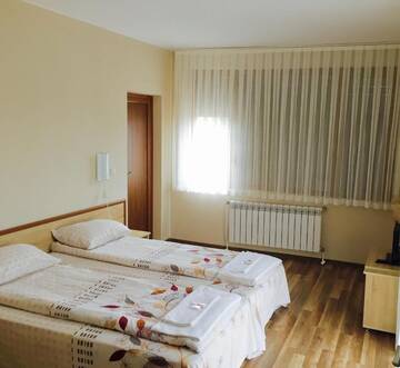 Фото номера Коттедж с 6 спальнями Дома для отпуска Twins Holiday Home г. Доспат 15