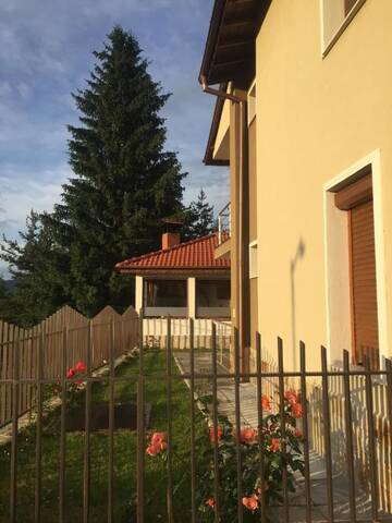 Фото номера Коттедж с 6 спальнями Дома для отпуска Twins Holiday Home г. Доспат 7