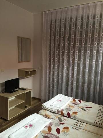 Фото номера Коттедж с 6 спальнями Дома для отпуска Twins Holiday Home г. Доспат 68
