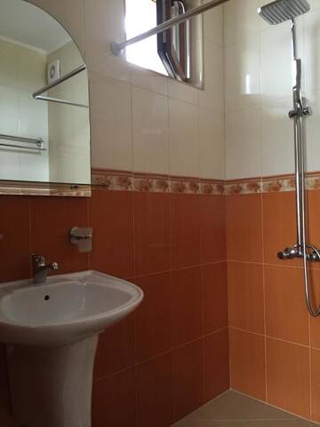 Фото номера Коттедж с 6 спальнями Дома для отпуска Twins Holiday Home г. Доспат 38