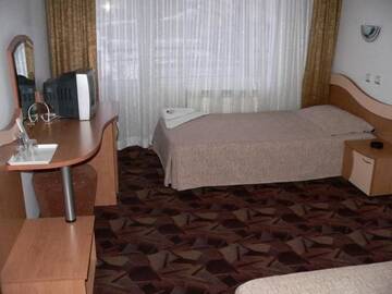 Фото номера Двухместный номер с 2 отдельными кроватями и террасой Отель Hotel Diamant г. Доспат 5