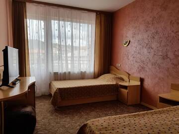Фото номера Двухместный номер с 2 отдельными кроватями и террасой Отель Hotel Diamant г. Доспат 4